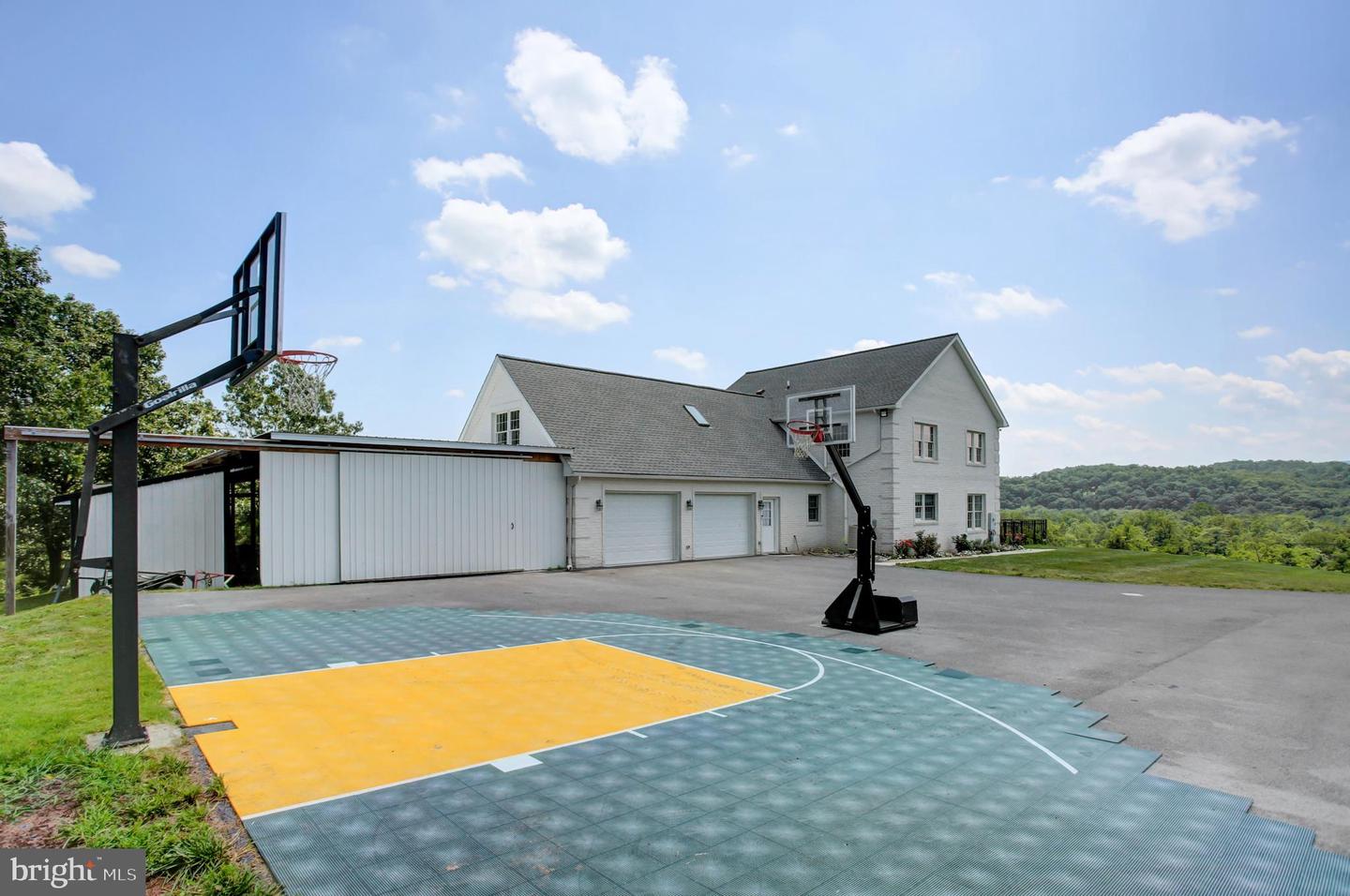 Big Pool, Maryland, 21711, United States, 5 Bedrooms Bedrooms, ,4 BathroomsBathrooms,Residential,For Sale,1897017