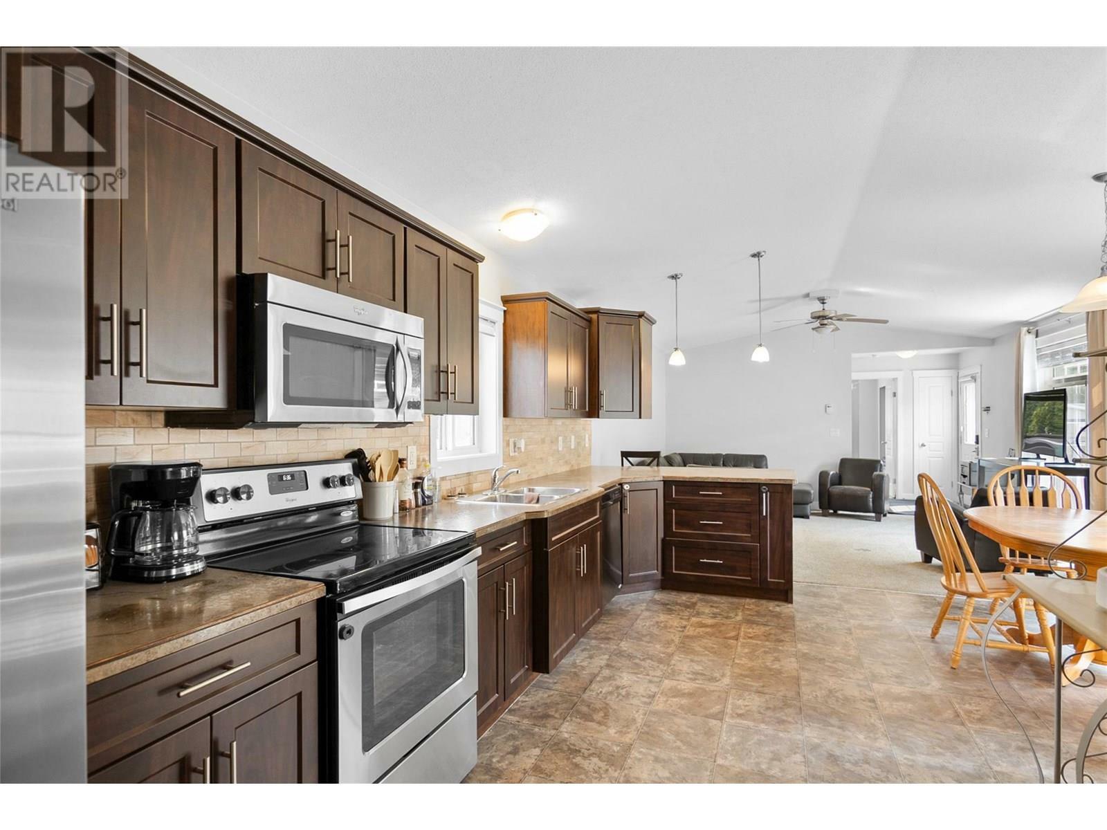 REVELSTOKE, British Columbia, V0E 2S1, CA, 2 Bedrooms Bedrooms, ,2 BathroomsBathrooms,Residential,For Sale,1874403