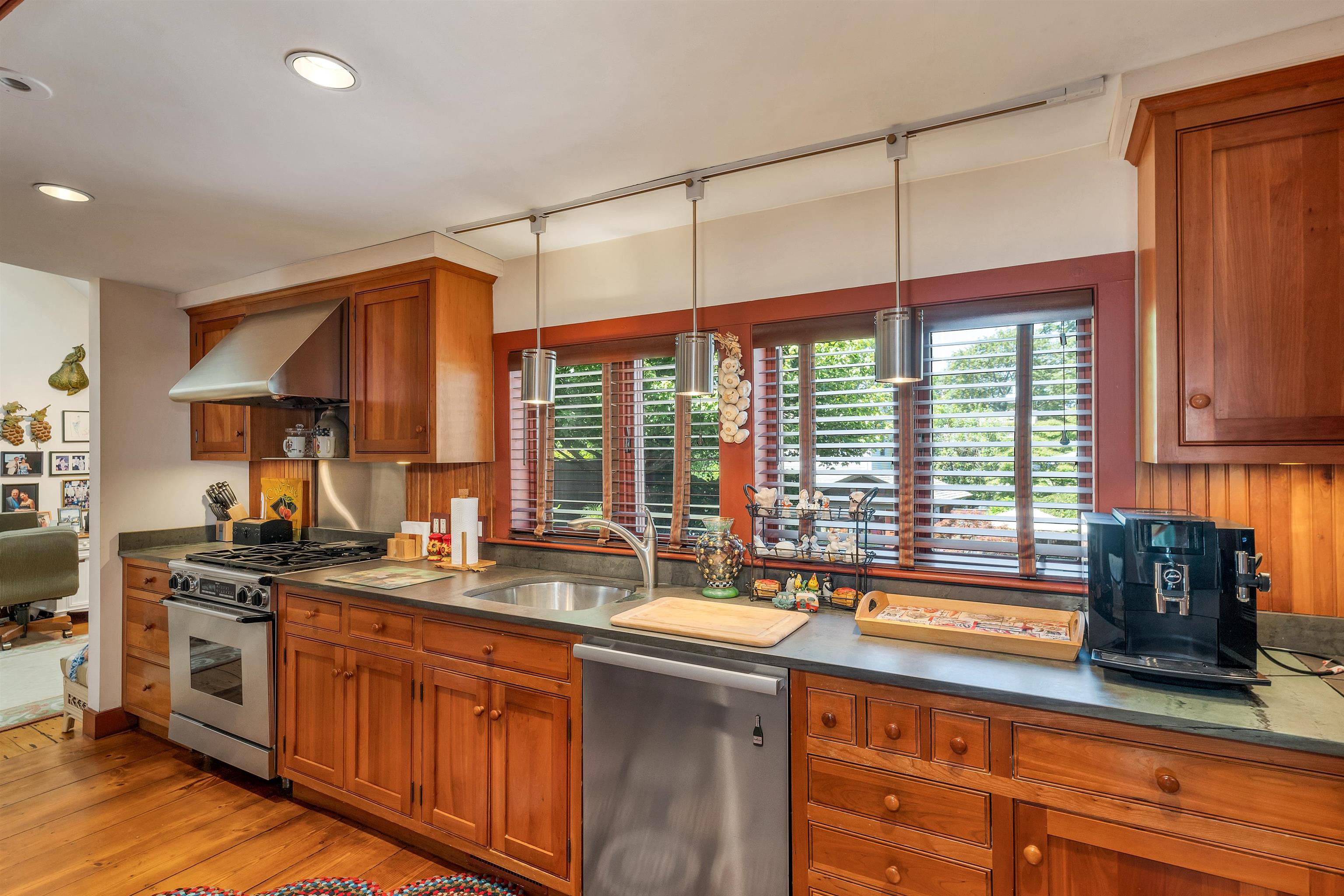 Portsmouth, New Hampshire, 03801, United States, 3 Bedrooms Bedrooms, ,1 BathroomBathrooms,Residential,For Sale,1919932