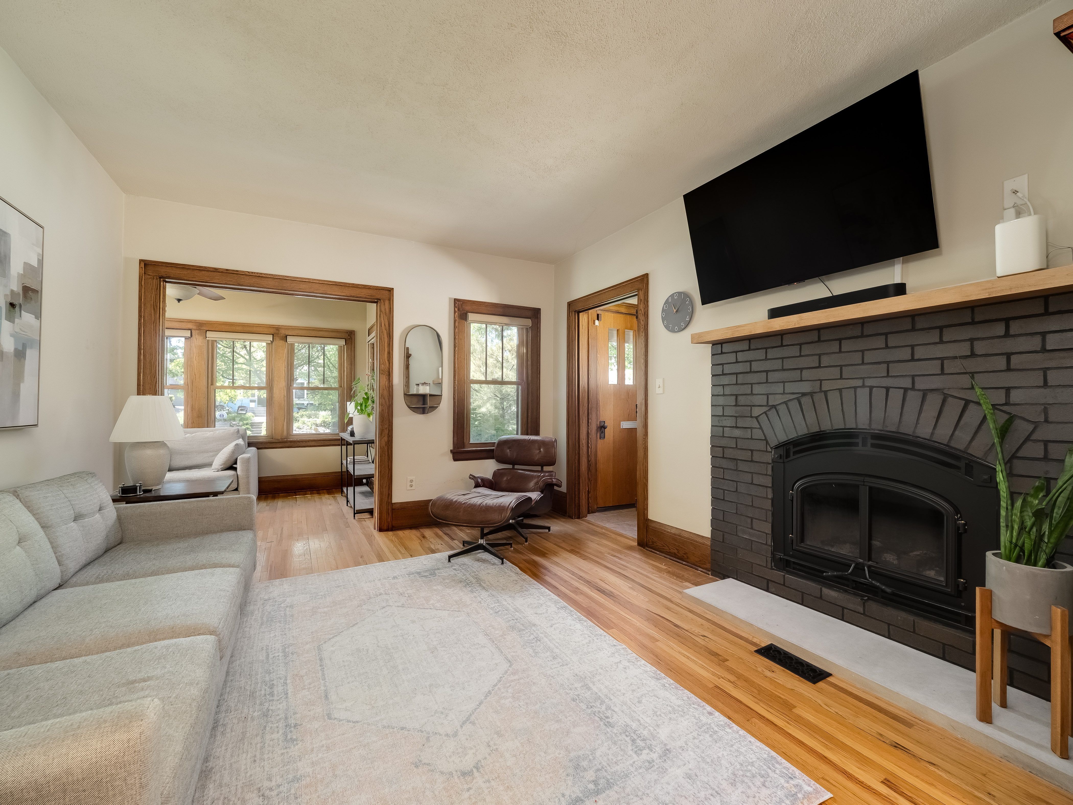  Renovated Lynnhurst Charmer Near Minnehaha Parkway - 物件實景