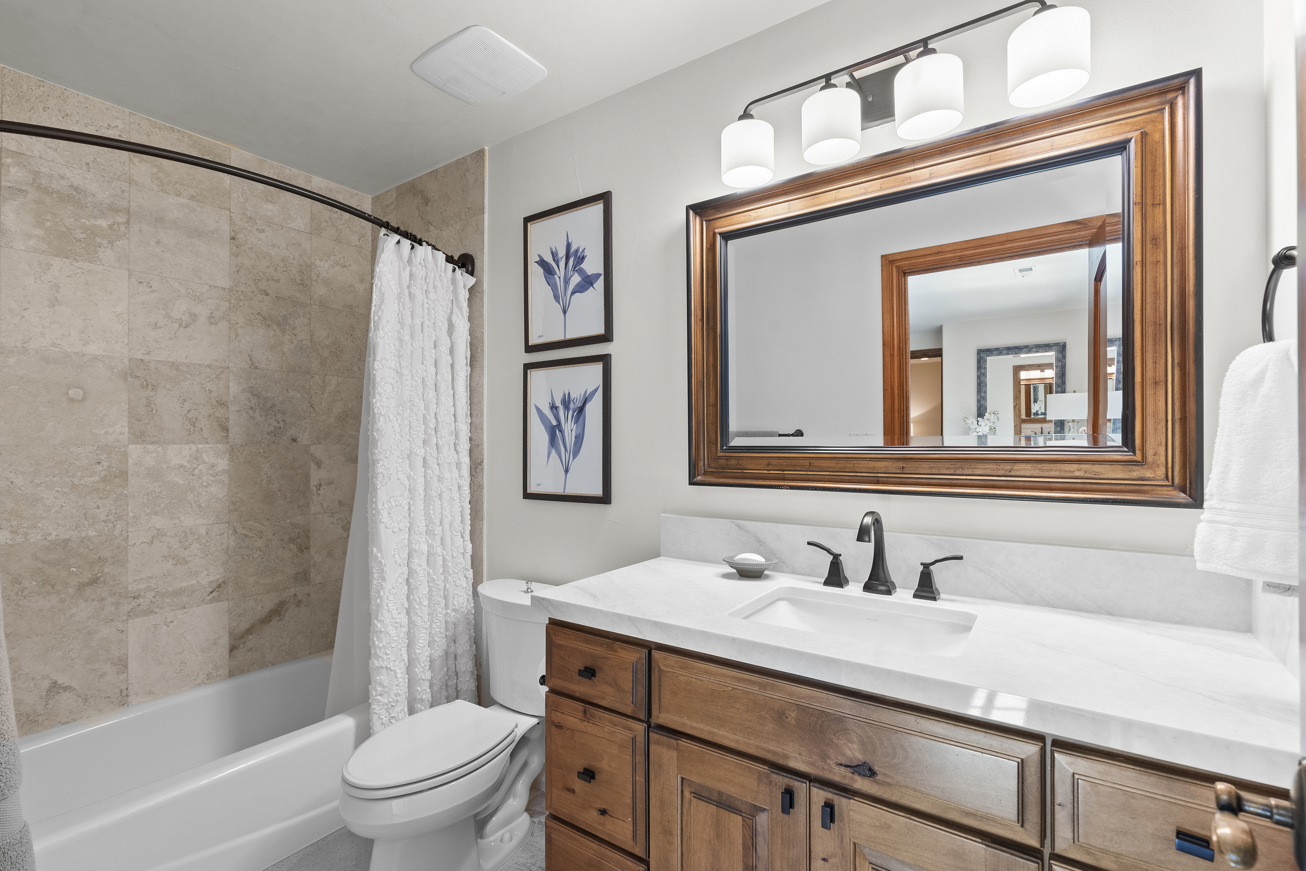  Distinguished 5 Bed  7 Bath Legacy Estate in Castle Pines Village - 物件實景