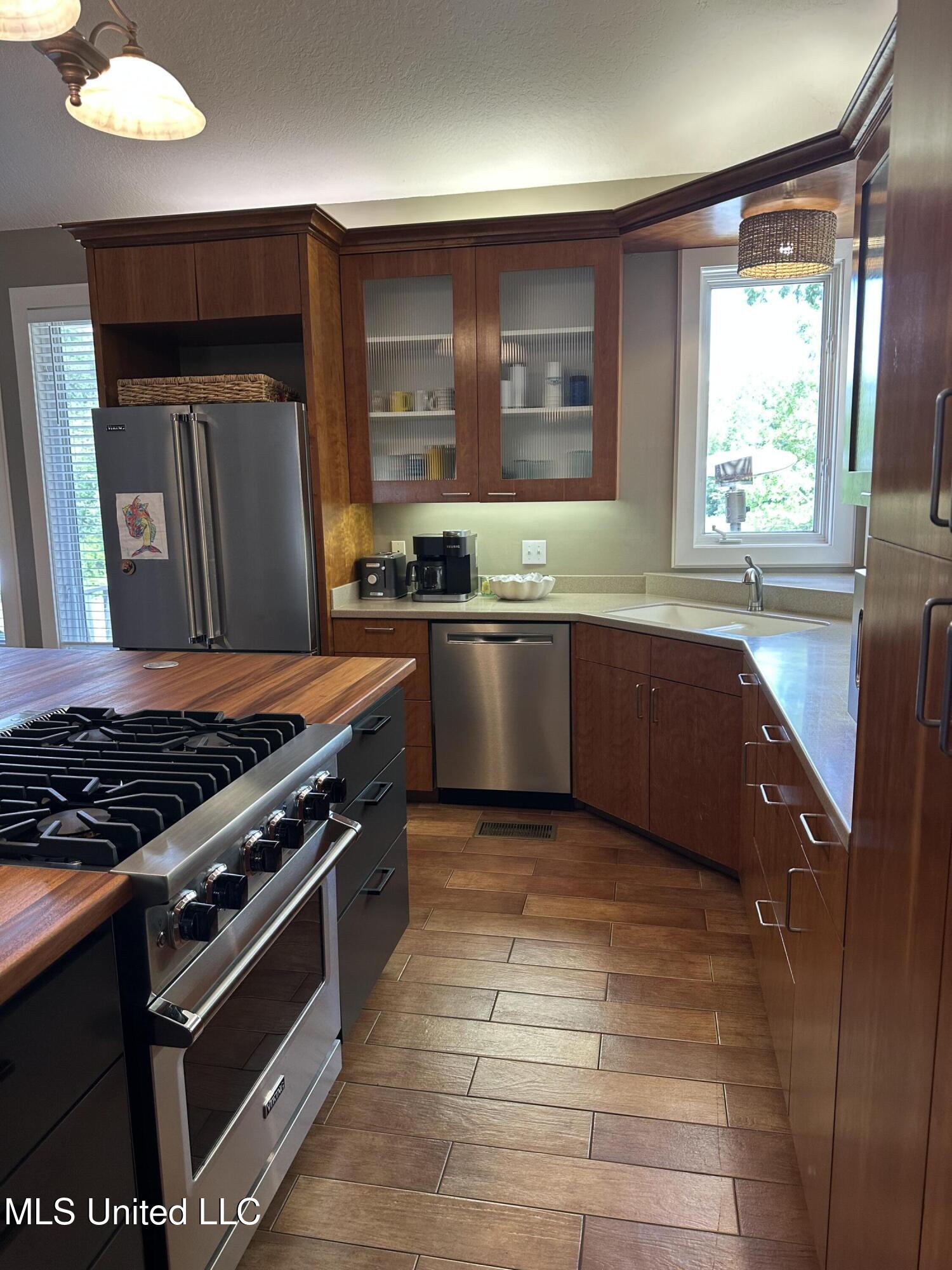 Biloxi, Mississippi, 39532, United States, 2 Bedrooms Bedrooms, ,2 BathroomsBathrooms,Residential,For Sale,1806133