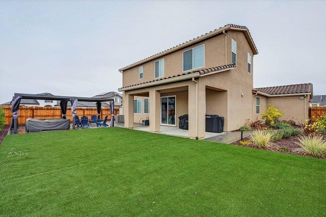 Hollister, California, 95023, United States, 5 Bedrooms Bedrooms, ,4 BathroomsBathrooms,Residential,For Sale,2032027