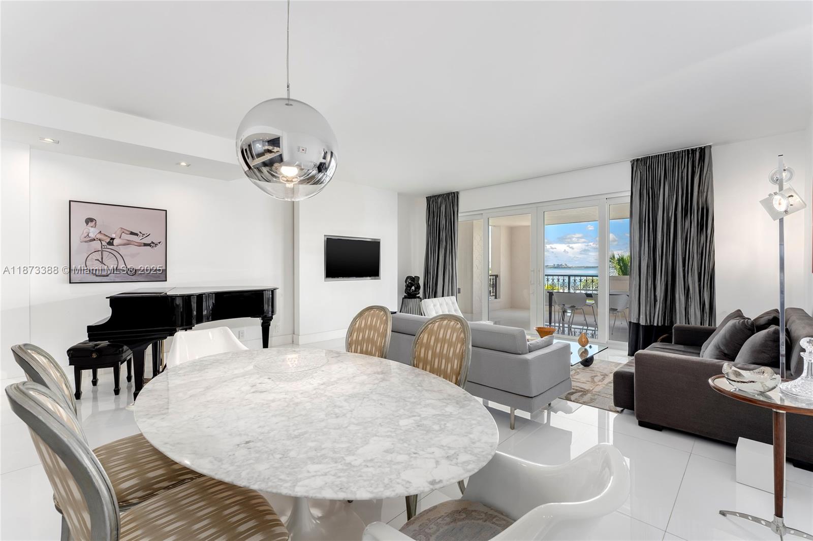 Miami, Florida, 33109, United States, 3 Bedrooms Bedrooms, ,3 BathroomsBathrooms,Residential,For Sale,1940936