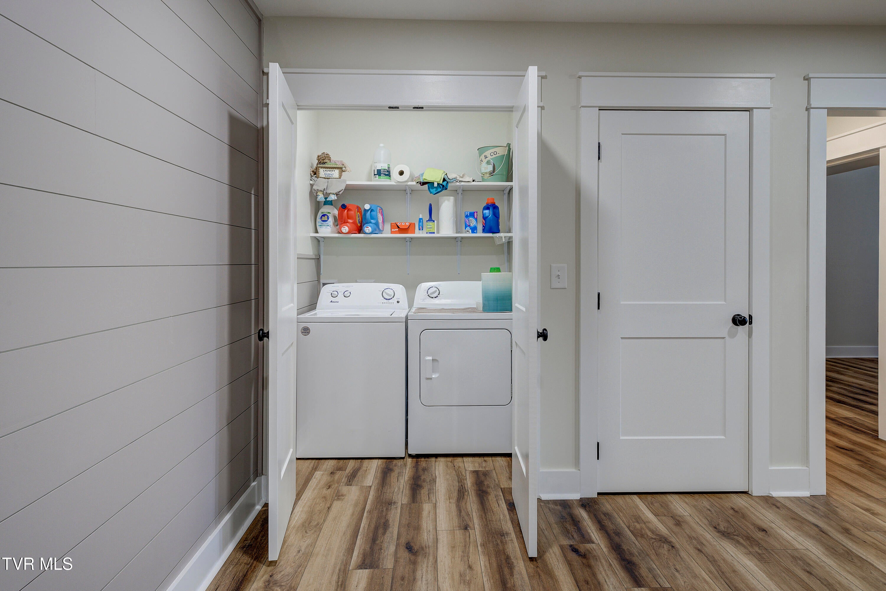 Jonesborough, Tennessee, 37659, United States, 3 Bedrooms Bedrooms, ,3 BathroomsBathrooms,Residential,For Sale,2000910