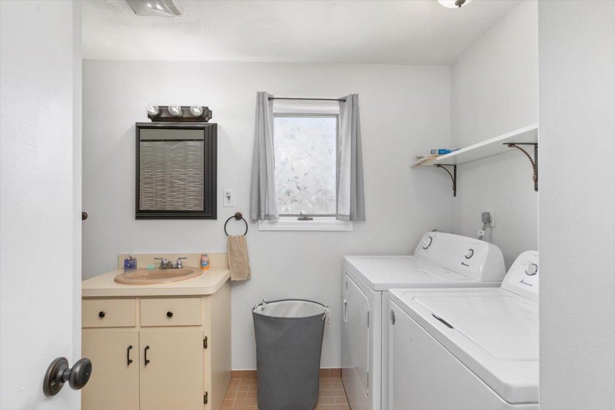 Milton, New Hampshire, 03851, United States, ,Residential,For Sale,1982719