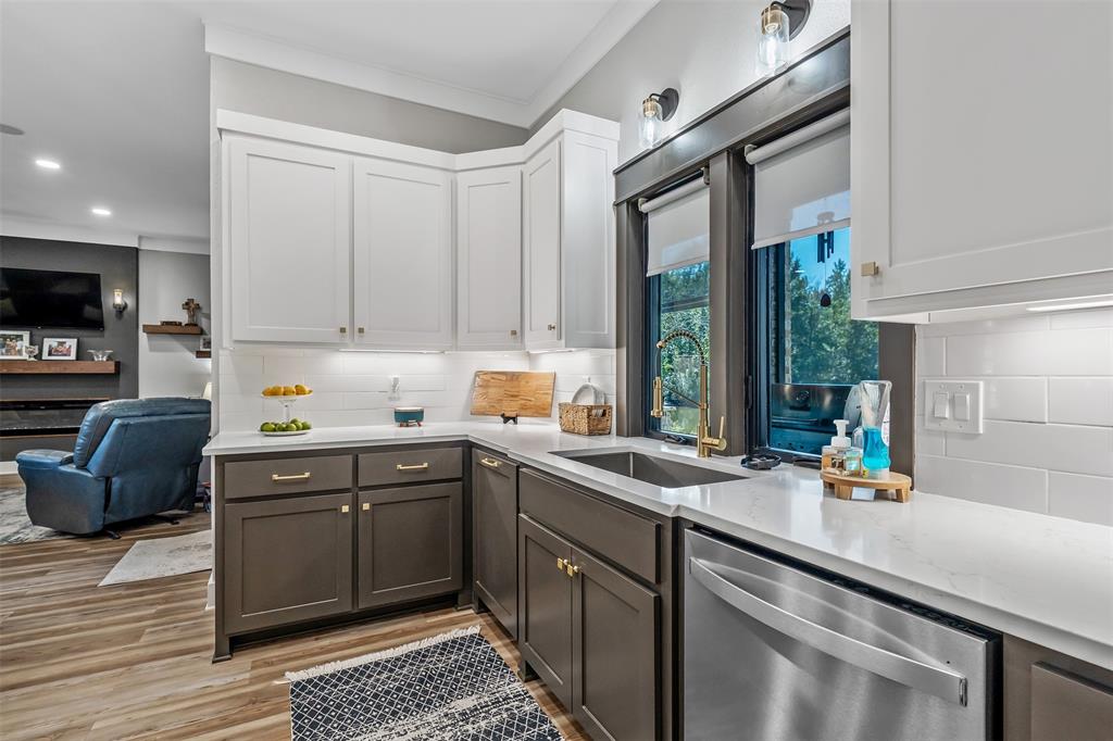 Mineola, Texas, 75773, United States, 3 Bedrooms Bedrooms, ,3 BathroomsBathrooms,Residential,For Sale,1947145