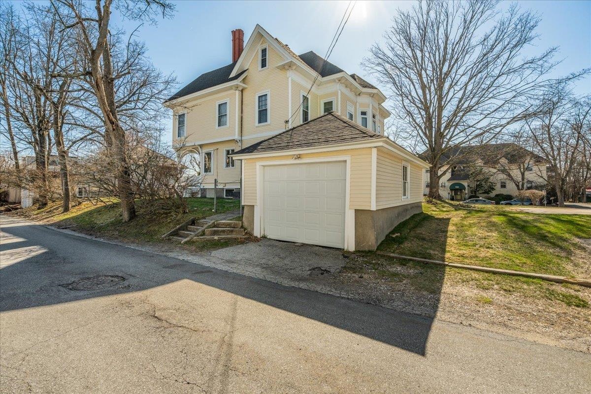 Manchester, New Hampshire, 03104, United States, 5 Bedrooms Bedrooms, ,6 BathroomsBathrooms,Residential,For Sale,1779351