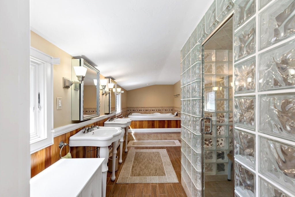 Carver, Massachusetts, 02330, United States, 3 Bedrooms Bedrooms, ,3 BathroomsBathrooms,Residential,For Sale,1929096
