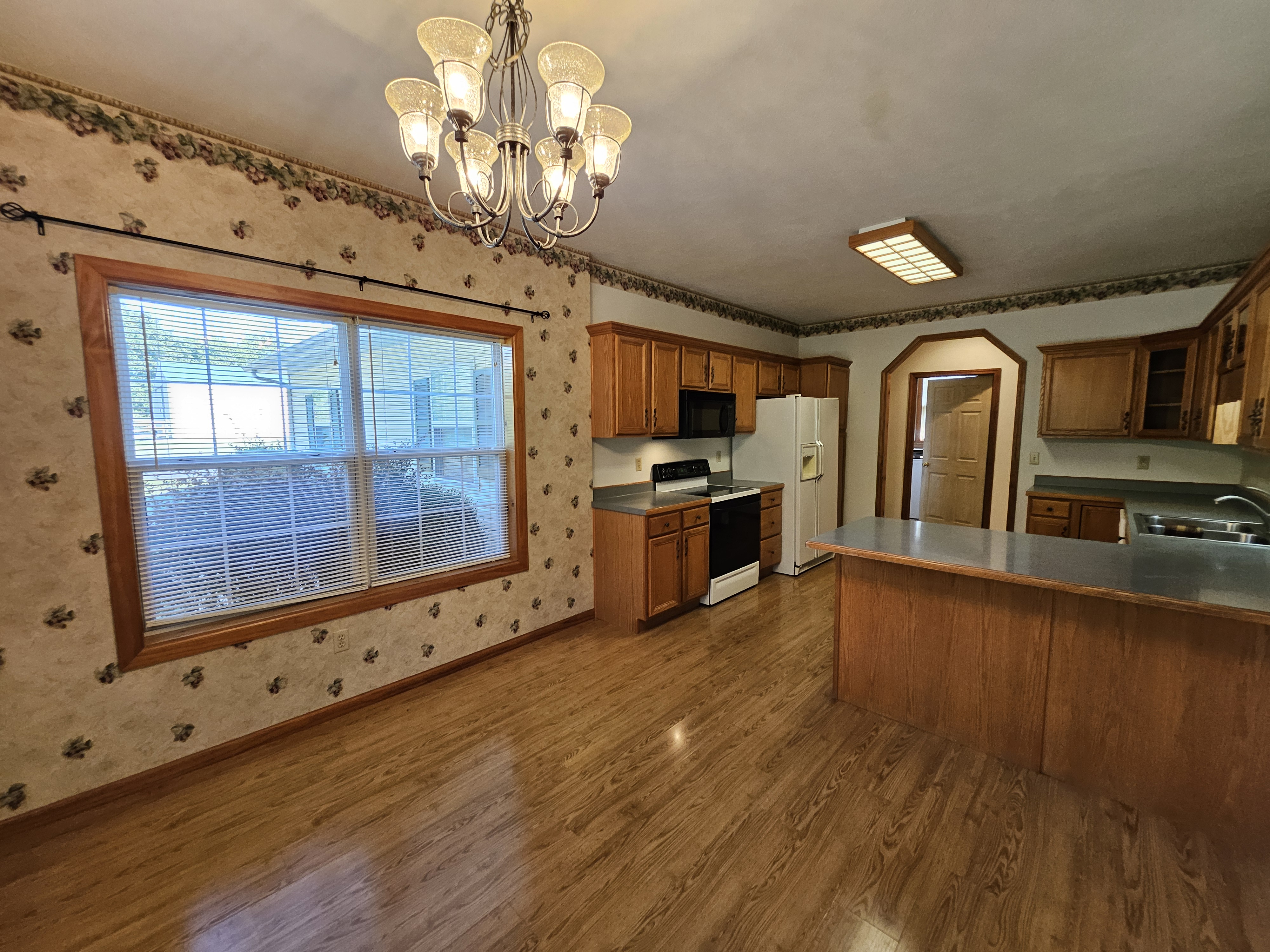 Aurora, Missouri, 65605, United States, 4 Bedrooms Bedrooms, ,2 BathroomsBathrooms,Residential,For Sale,1984470