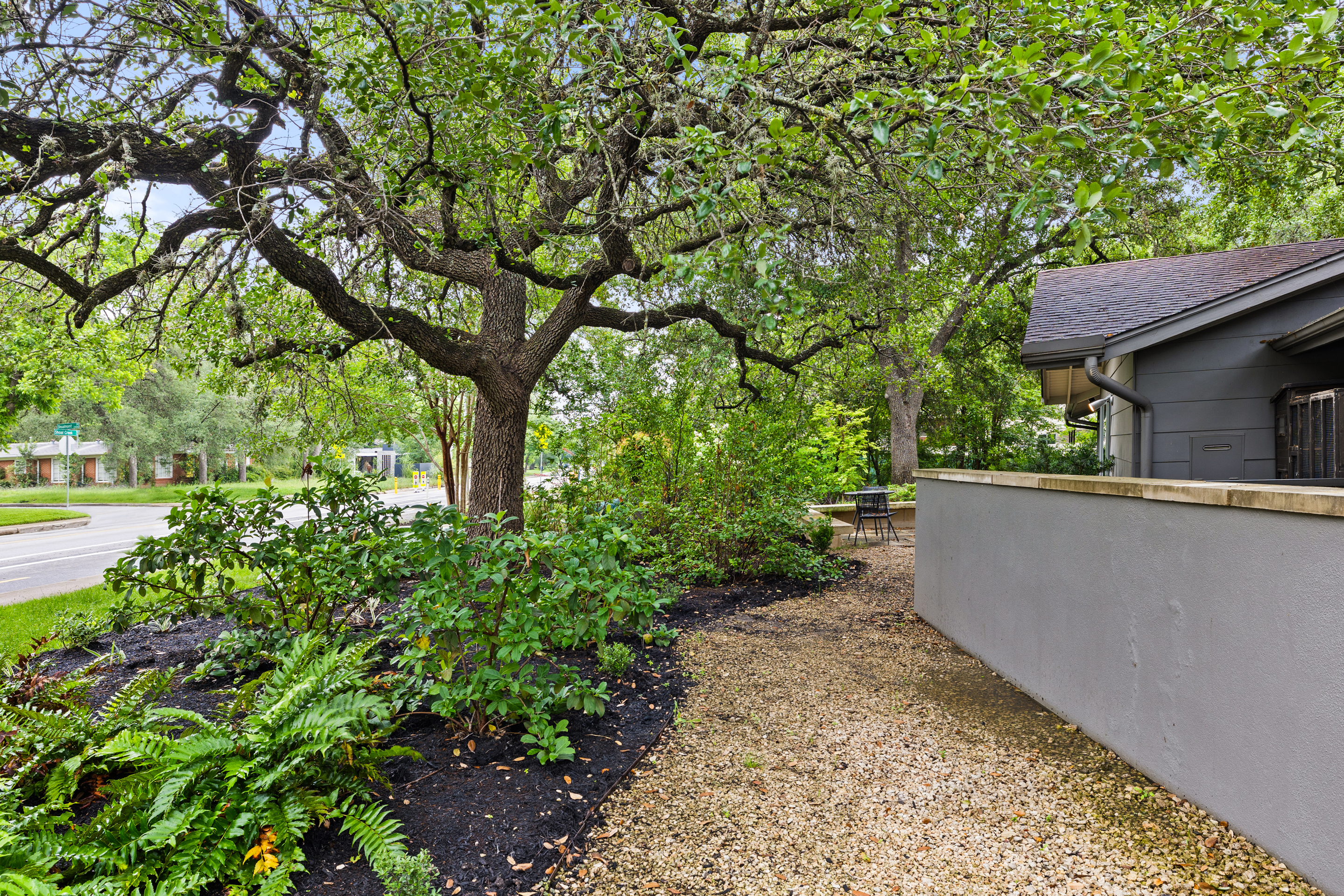  Sprawling Shoal Creek Retreat with Rare Privacy in Central Austin - 物件實景