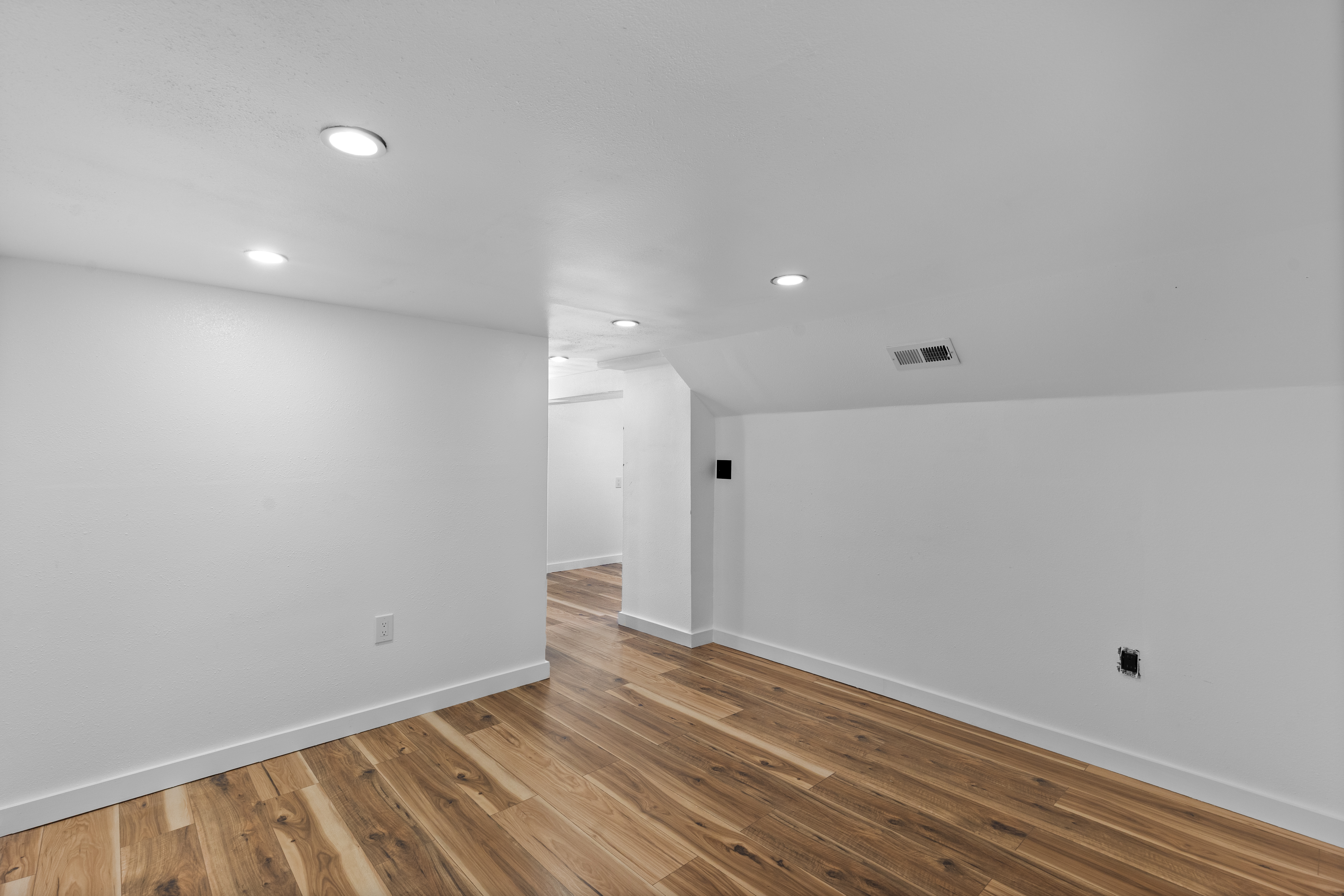  Wheat Ridge Home with Detached Garage and Flexible Upper Suite - 物件實景