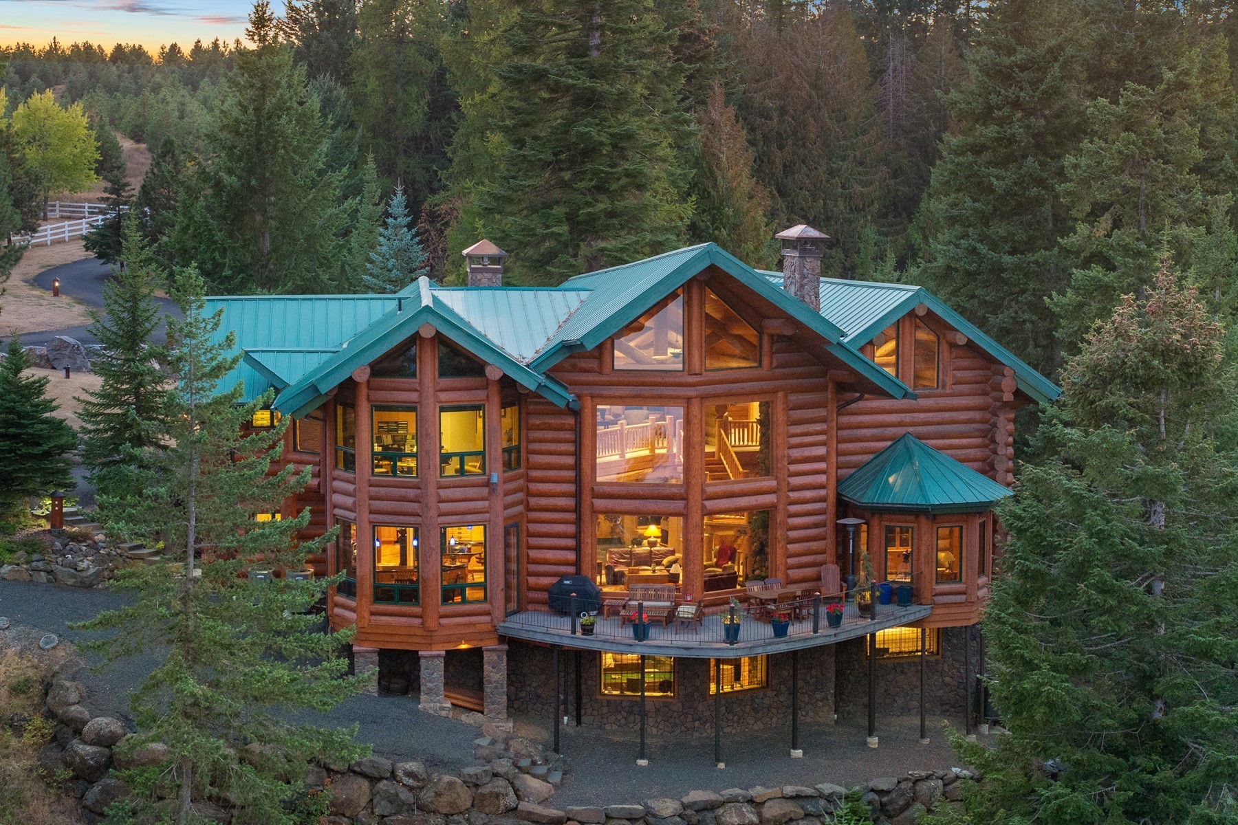  Log Estate overlooking Lake Coeur d