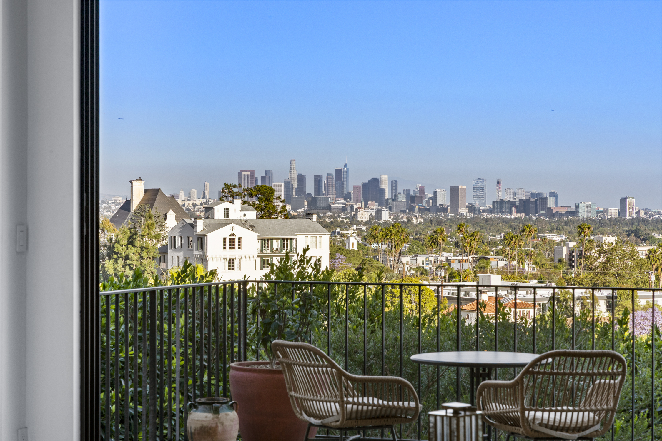 8241 Lincoln Terrace - 物件實景