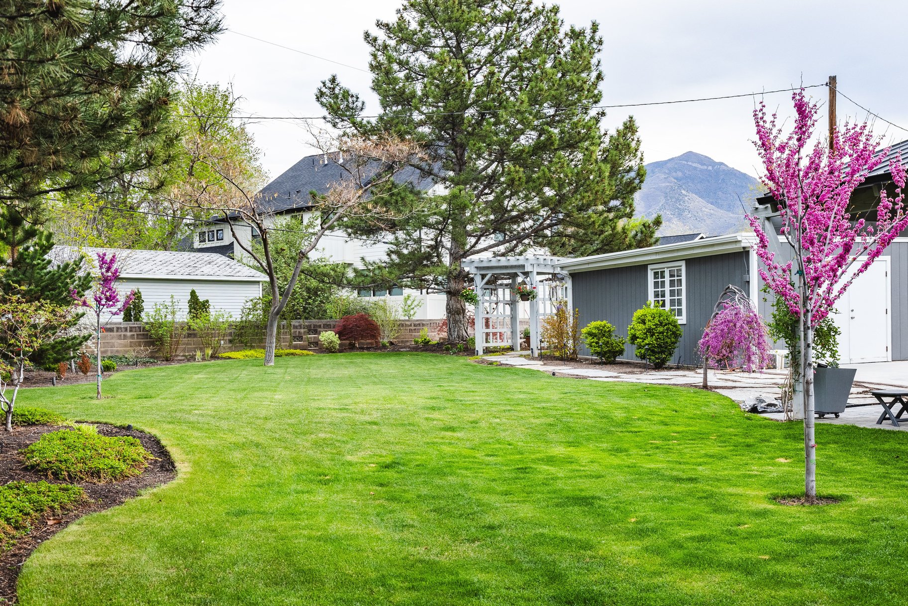  Tastefully Updated Holladay Rambler on .60 acre Manicured Lot - 物件實景