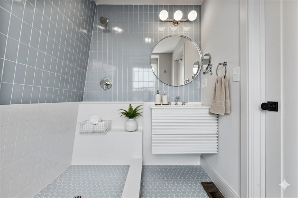 Boston, Massachusetts, 02128, United States, 1 Bedroom Bedrooms, ,2 BathroomsBathrooms,Residential,For Sale,1976553