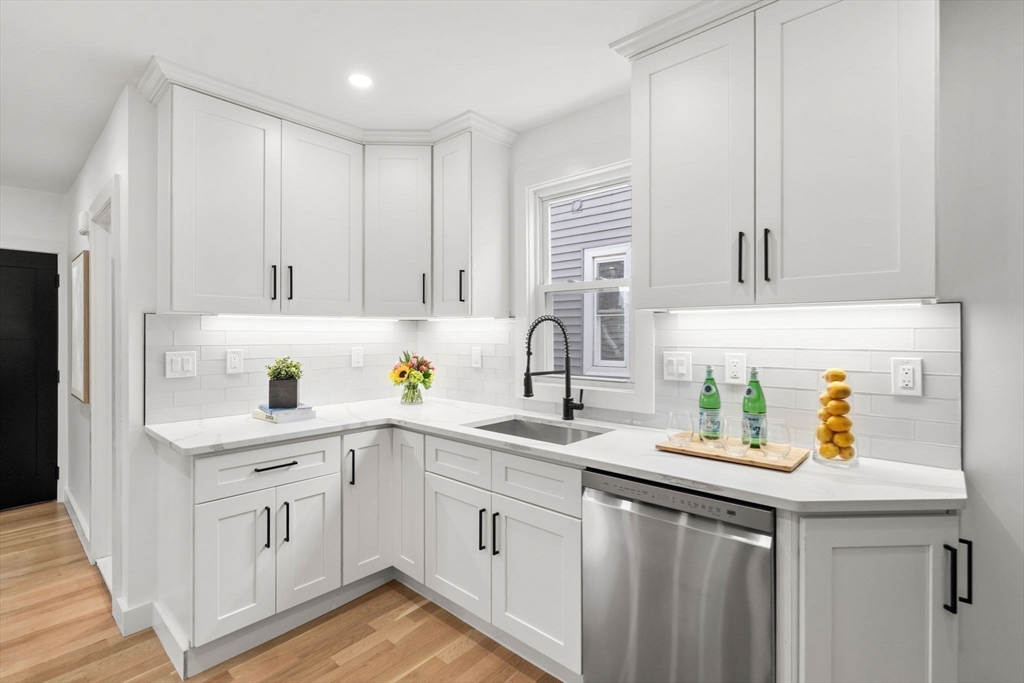 Somerville, Massachusetts, 02143, United States, 2 Bedrooms Bedrooms, ,2 BathroomsBathrooms,Residential,For Sale,1906626