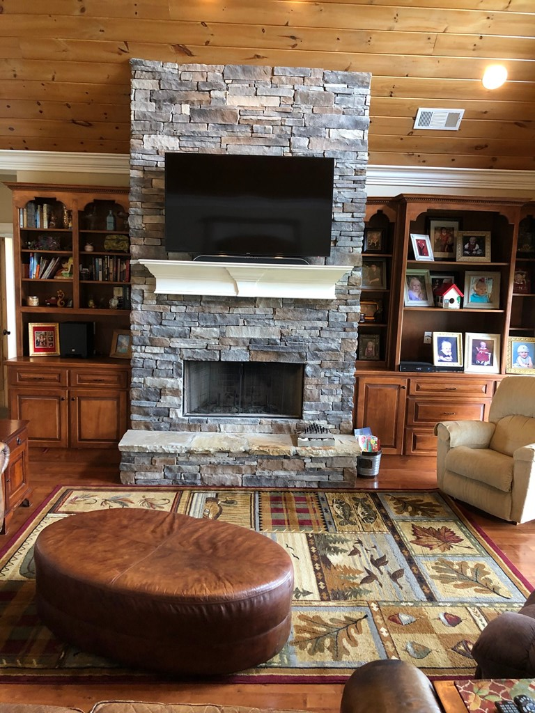Ellijay, Georgia, 30536, United States, 4 Bedrooms Bedrooms, ,4 BathroomsBathrooms,Residential,For Sale,1876952