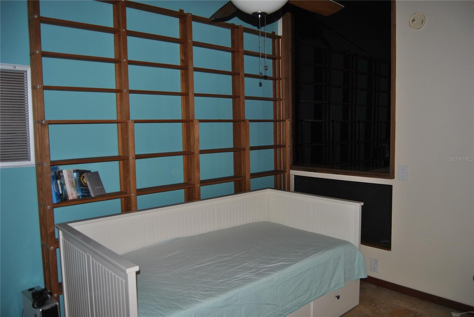 ST PETERSBURG, Florida, 33705, United States, 3 Bedrooms Bedrooms, ,3 BathroomsBathrooms,Residential,For Sale,1977227