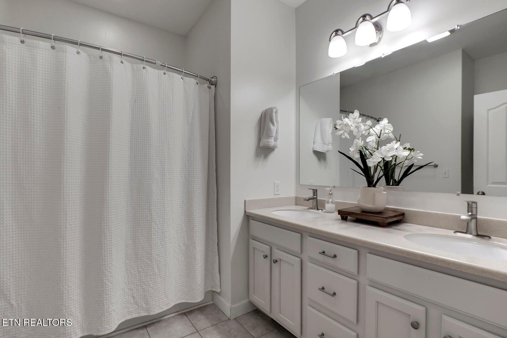 Harriman, Tennessee, 37748, United States, 3 Bedrooms Bedrooms, ,3 BathroomsBathrooms,Residential,For Sale,2011822