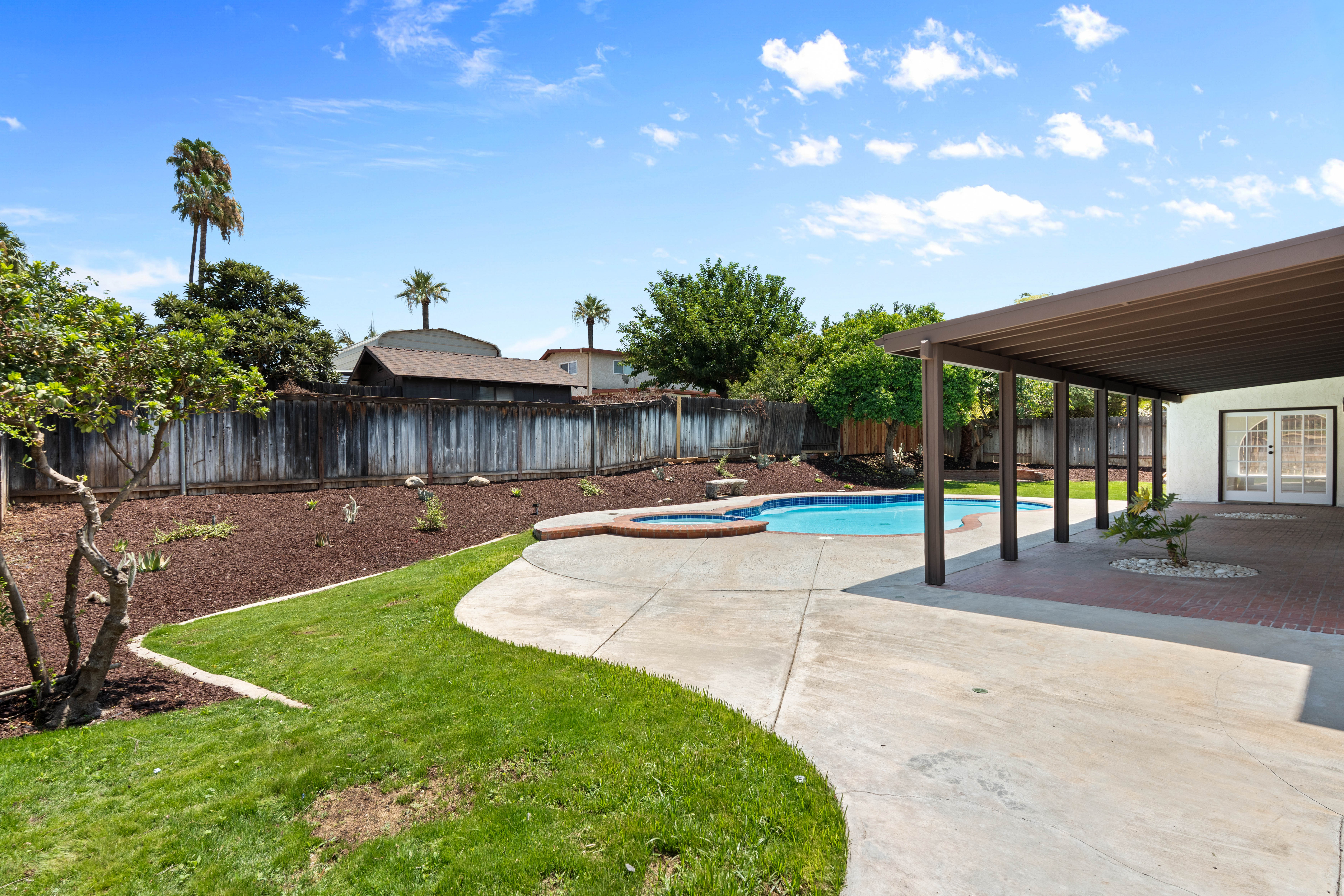  2463 Falling Oak Drive, Riverside, CA 92506 - 物件實景