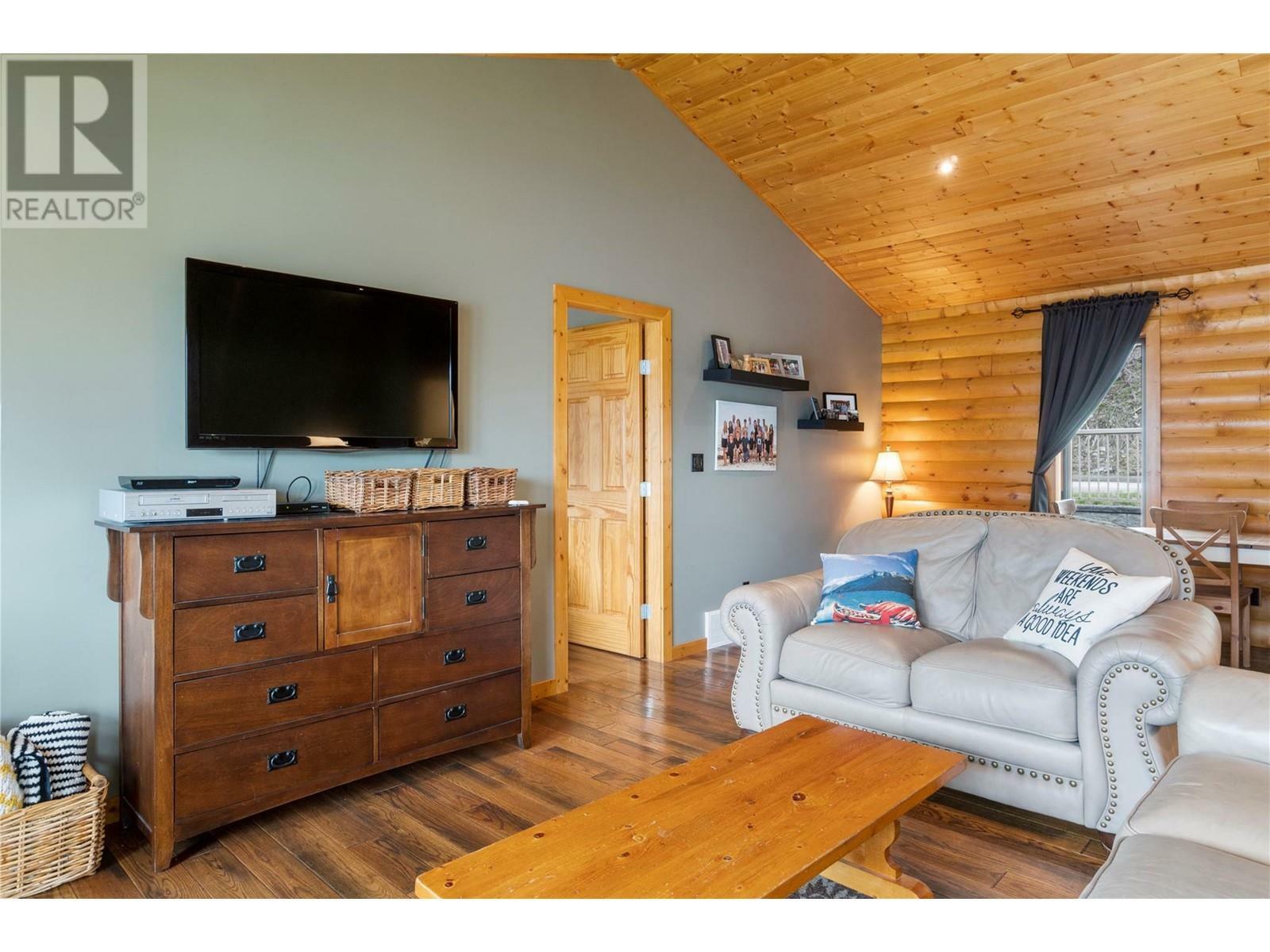 SICAMOUS, British Columbia, V0E 2V0, CA, 4 Bedrooms Bedrooms, ,3 BathroomsBathrooms,Residential,For Sale,1837612