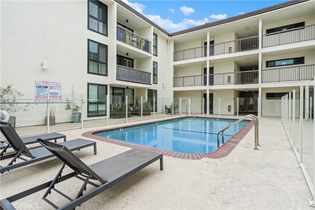 West Hollywood, California, 90069, United States, 1 Bedroom Bedrooms, ,1 BathroomBathrooms,Residential,For Sale,1896618