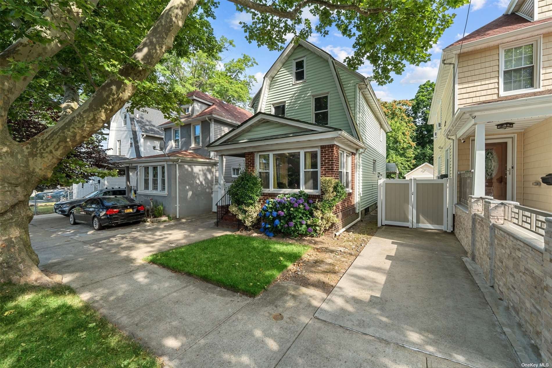 Hollis, New York, 11423, United States, 3 Bedrooms Bedrooms, ,2 BathroomsBathrooms,Residential,For Sale,1931639