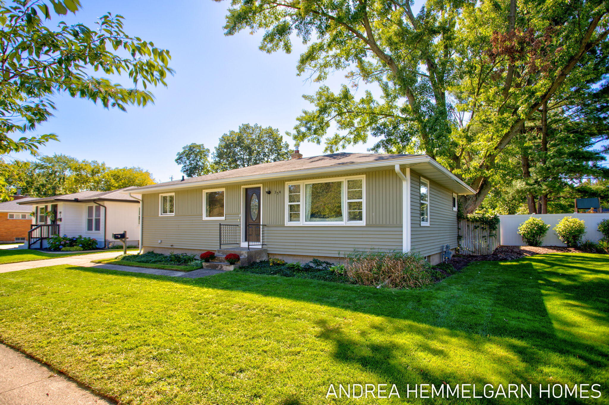 31st St, Holland, MI 49423