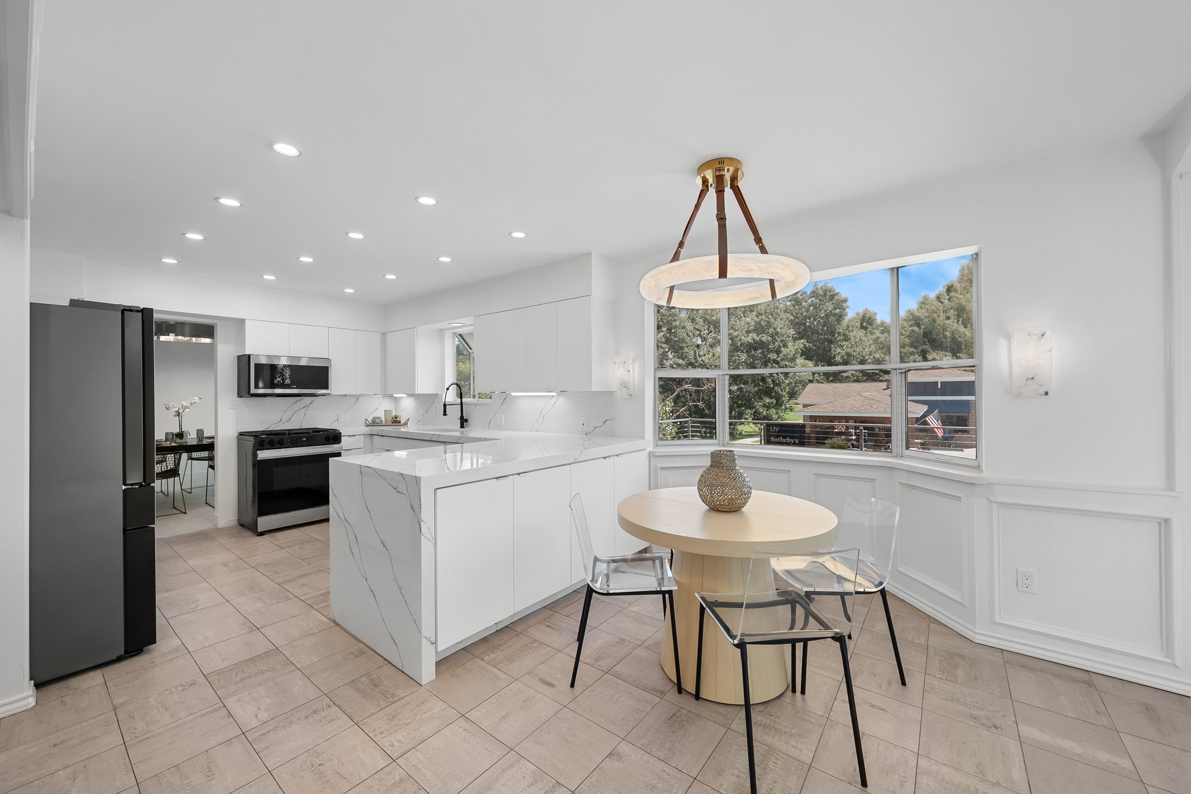  Beautiful Updated Home Located in Highly Sought-After Arapahoe Lake Neighborhood - 物件實景