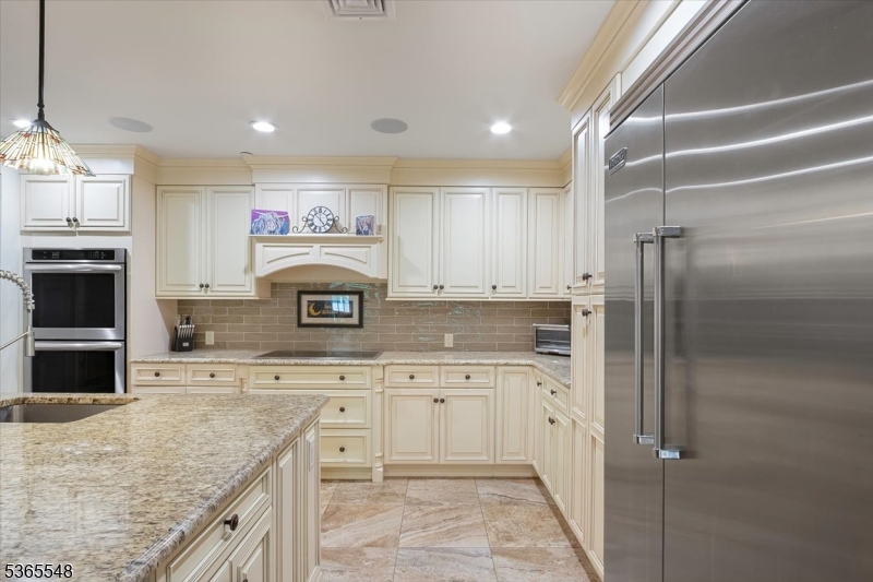 Teaneck, New Jersey, 07666, United States, 2 Bedrooms Bedrooms, ,3 BathroomsBathrooms,Residential,For Sale,1870844