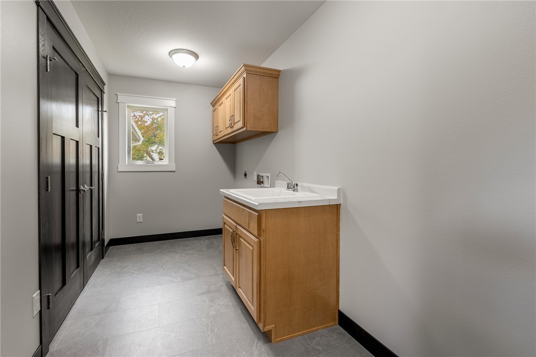 Chippewa Falls, Wisconsin, 54729, United States, 3 Bedrooms Bedrooms, ,2 BathroomsBathrooms,Residential,For Sale,1998199