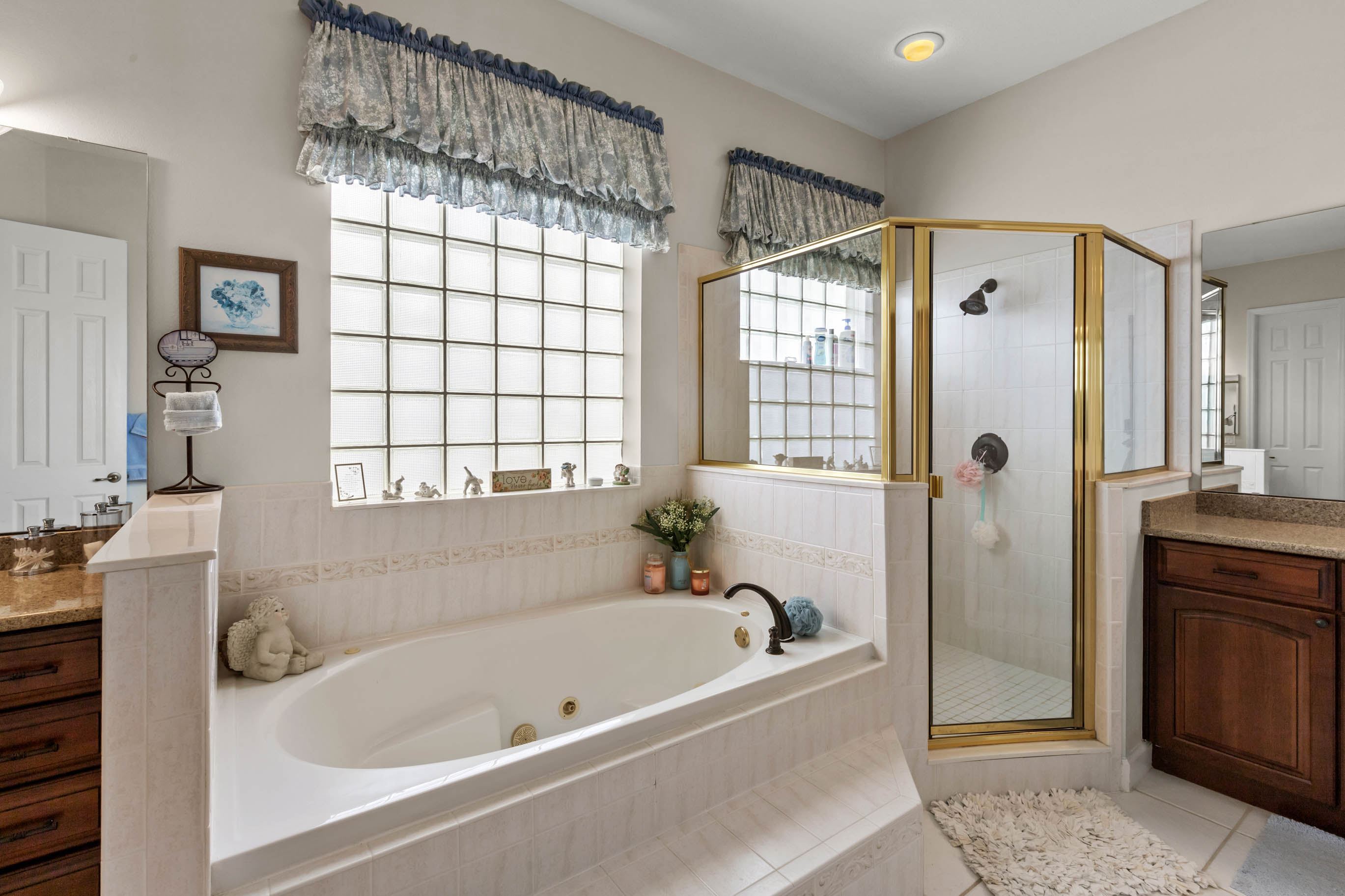 Eustis, Florida, 32736, United States, 3 Bedrooms Bedrooms, ,4 BathroomsBathrooms,Residential,For Sale,2013226