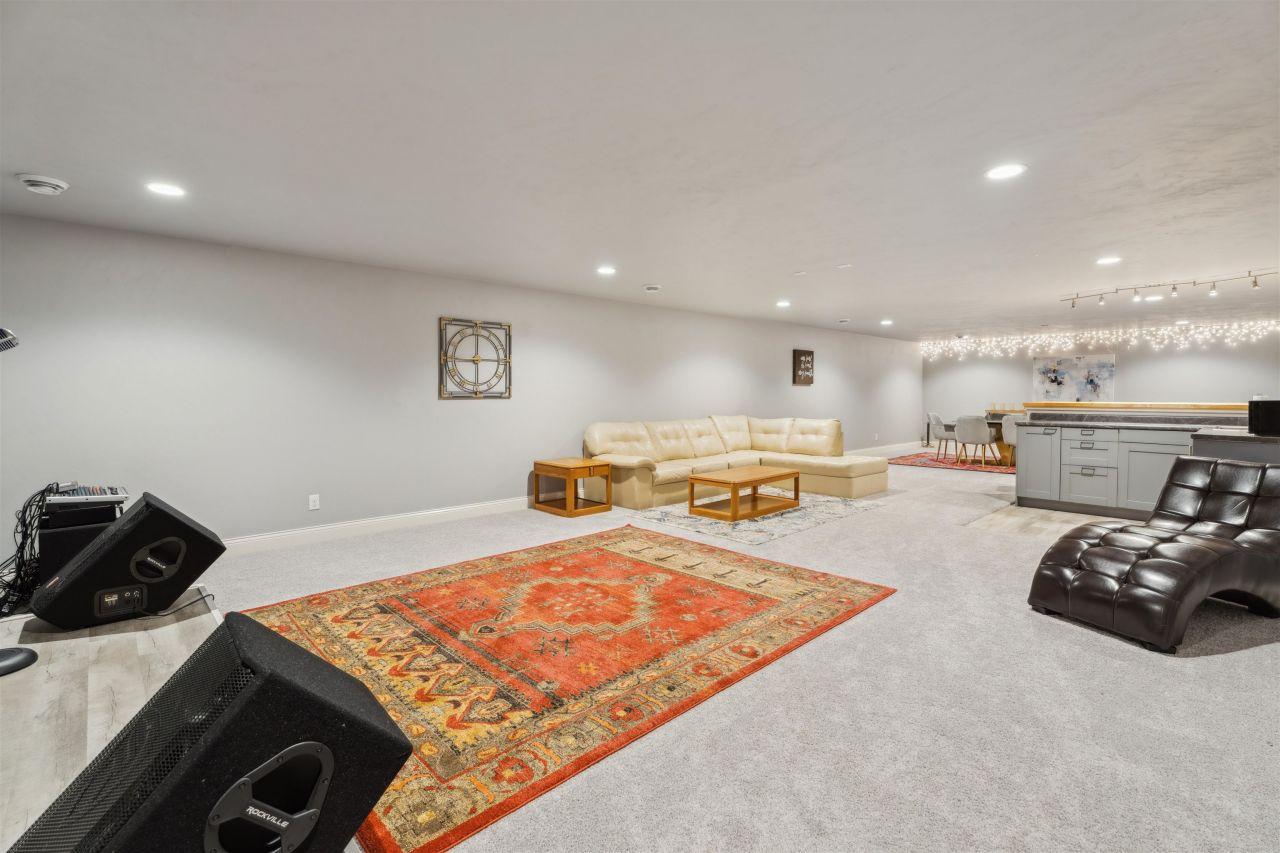 MENASHA, Wisconsin, 54952, United States, 6 Bedrooms Bedrooms, ,4 BathroomsBathrooms,Residential,For Sale,1807360