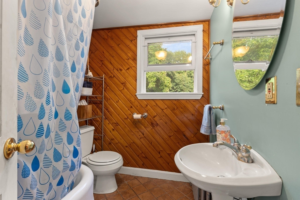 North Attleboro, Massachusetts, 02760, United States, 5 Bedrooms Bedrooms, ,2 BathroomsBathrooms,Residential,For Sale,1939439