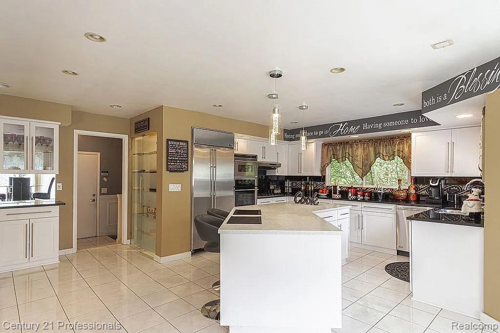 OrchardLake, Michigan, 48323, United States, 5 Bedrooms Bedrooms, ,5 BathroomsBathrooms,Residential,For Sale,1980200