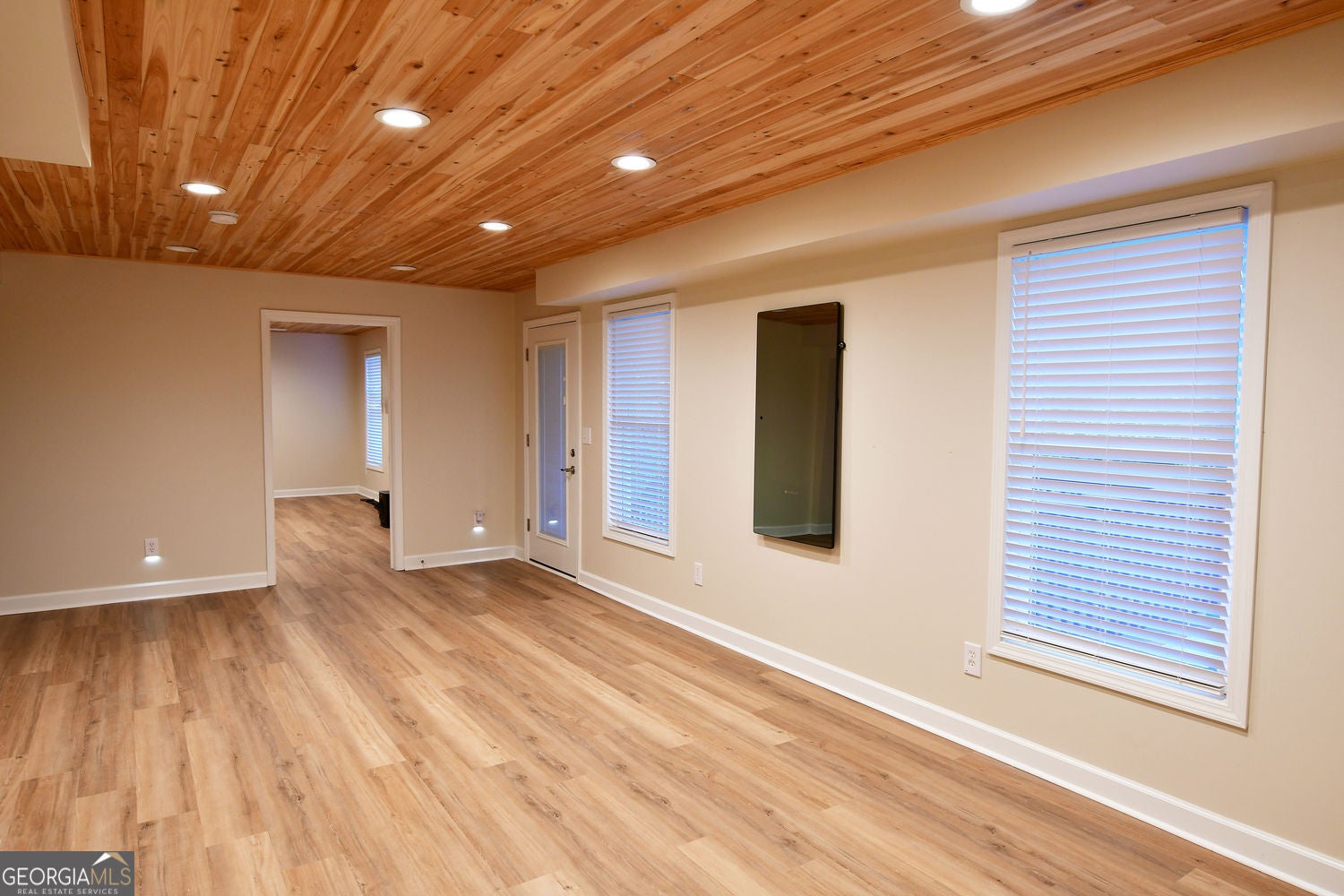 Hoschton, Georgia, 30548, United States, 5 Bedrooms Bedrooms, ,4 BathroomsBathrooms,Residential,For Sale,1992517