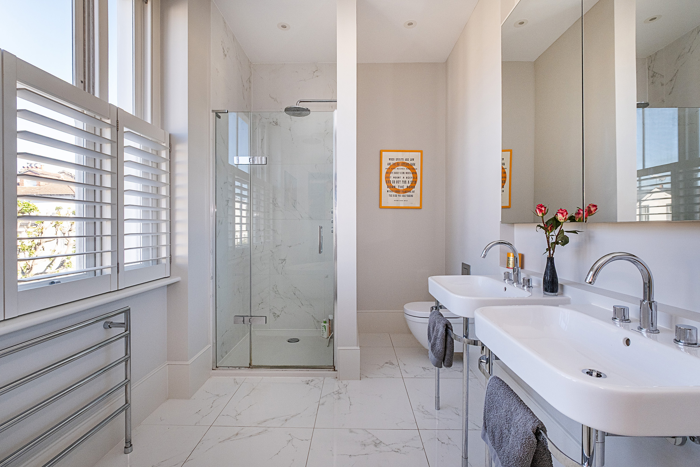  A beautifully elegant Victorian house with driveway parking and a south-facing g - 物件實景