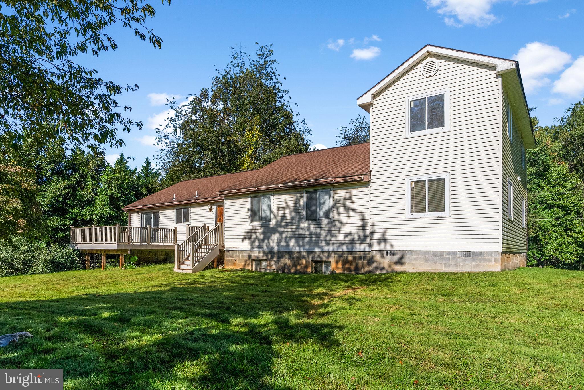 Hume, Virginia, 22639, United States, 7 Bedrooms Bedrooms, ,3 BathroomsBathrooms,Residential,For Sale,1943038