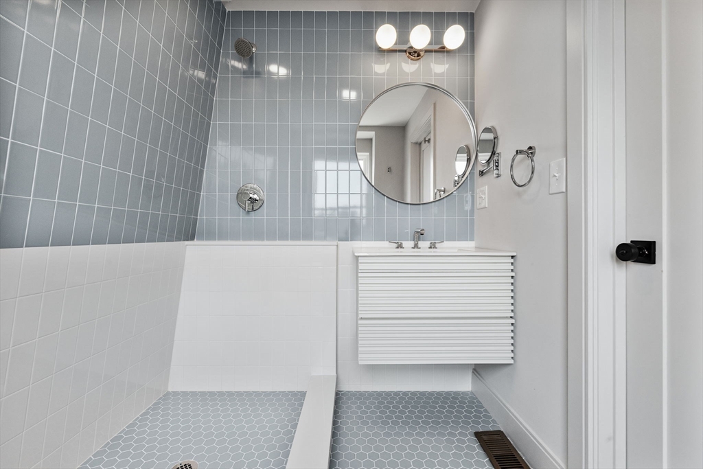 Boston, Massachusetts, 02128, United States, 1 Bedroom Bedrooms, ,2 BathroomsBathrooms,Residential,For Sale,1887905