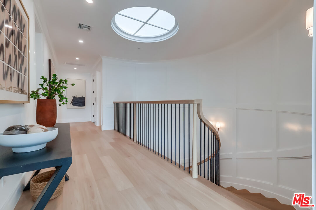 Los Angeles, California, 90049, United States, 7 Bedrooms Bedrooms, ,4 BathroomsBathrooms,Residential,For Sale,1912461