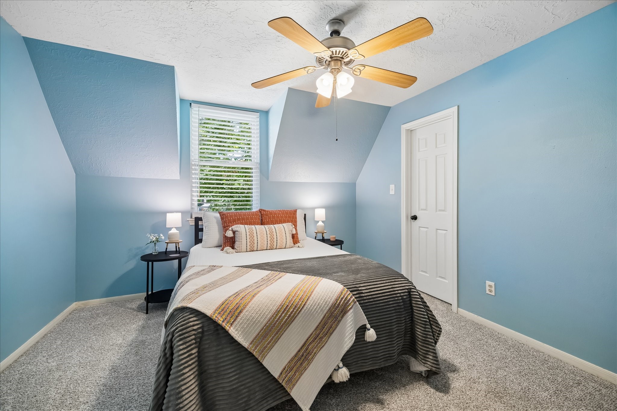  5127 Shady Maple Drive - 物件實景