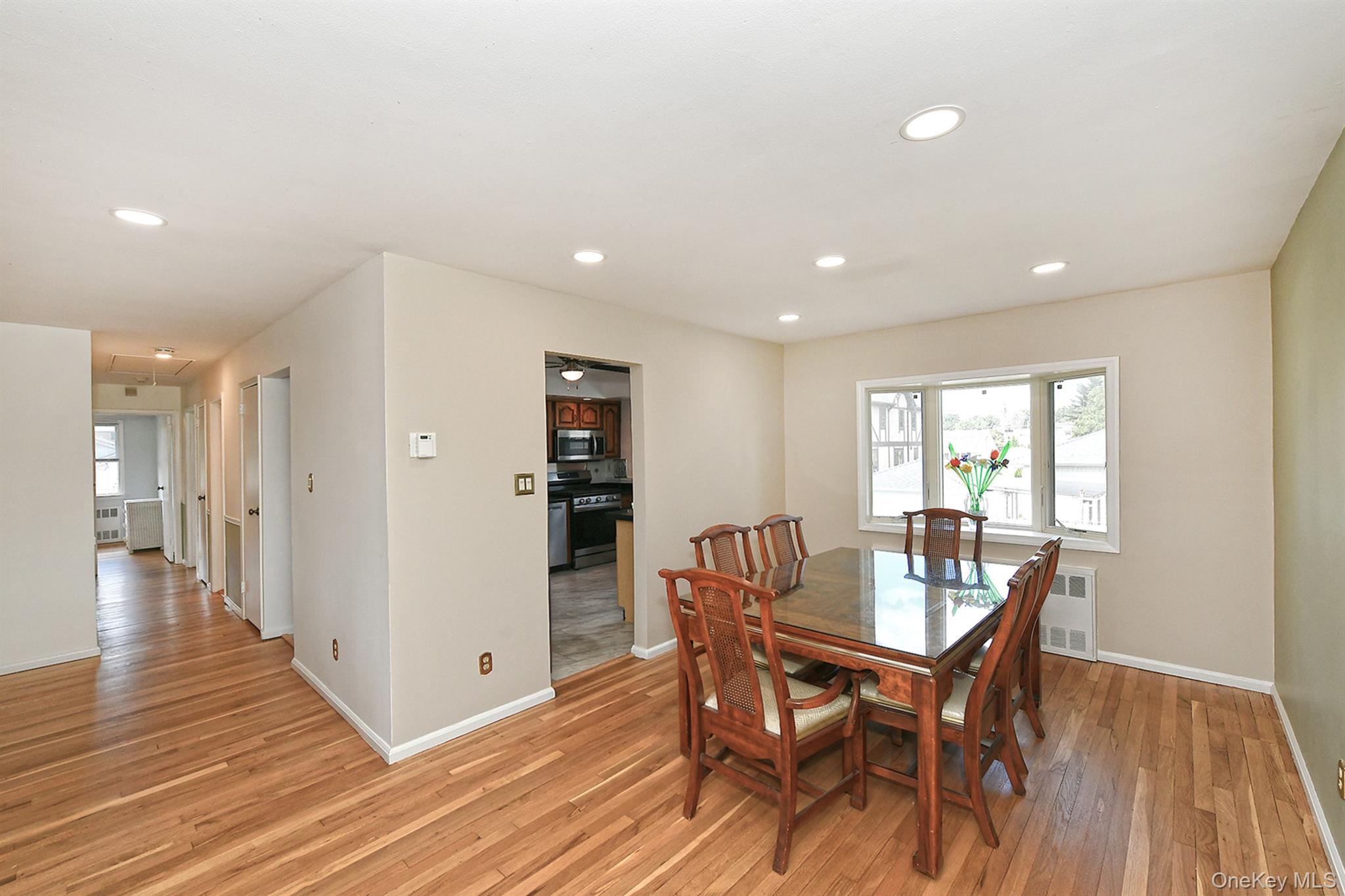 Hicksville, New York, 11801, United States, 3 Bedrooms Bedrooms, ,3 BathroomsBathrooms,Residential,For Sale,1932624