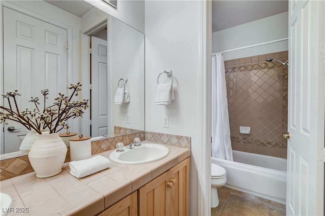 Henderson, Nevada, 89052, United States, 5 Bedrooms Bedrooms, ,4 BathroomsBathrooms,Residential,For Sale,1989374