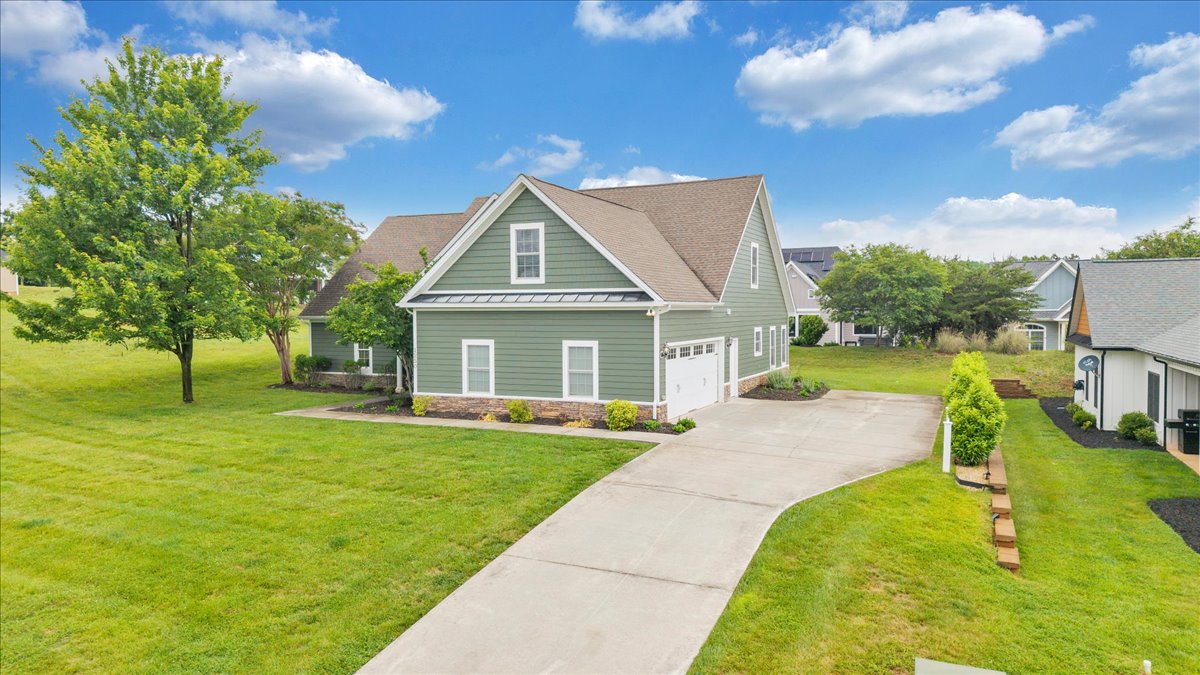 Huddleston, Virginia, 24104, United States, 4 Bedrooms Bedrooms, ,4 BathroomsBathrooms,Residential,For Sale,2048445