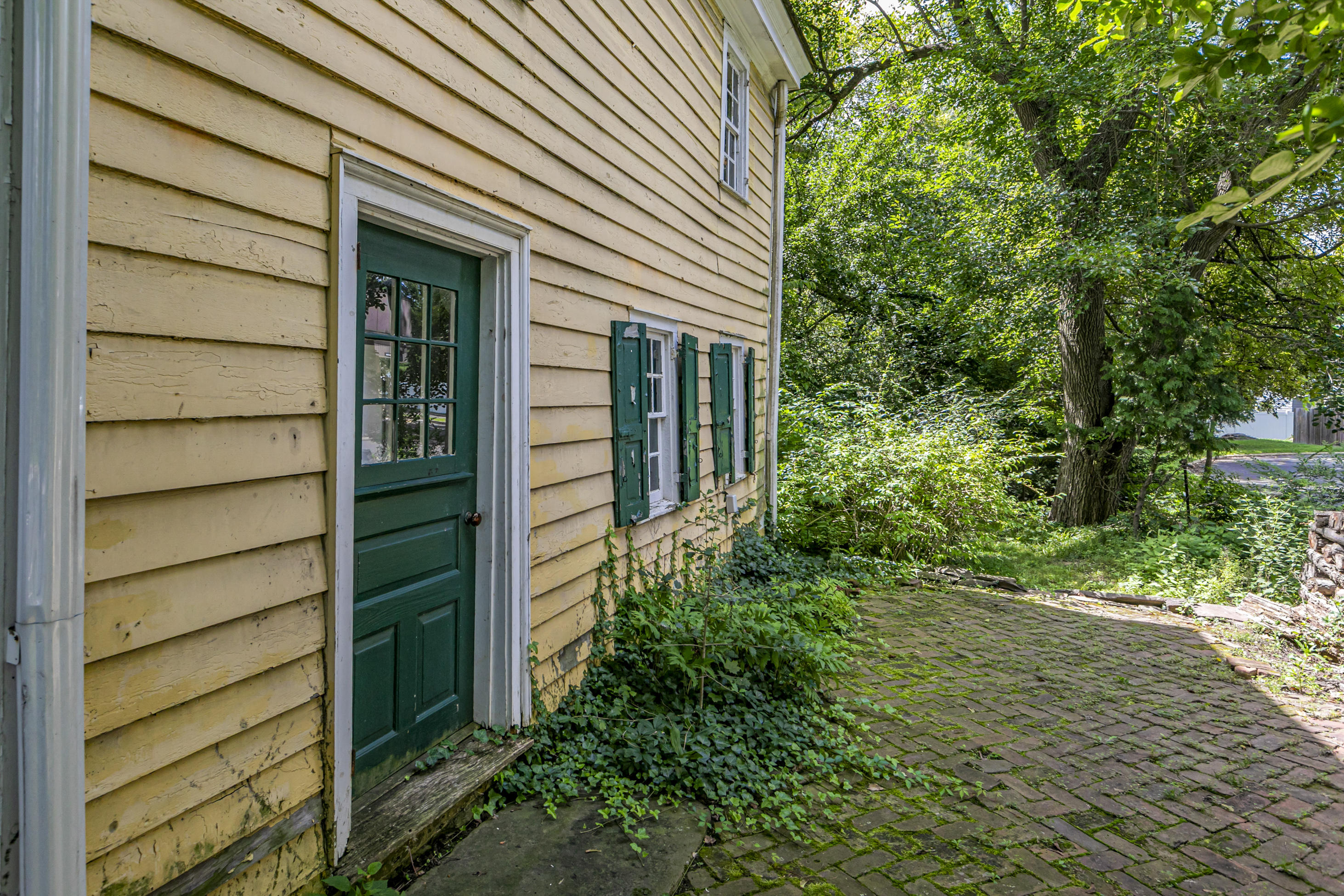  An Early American Treasure on a Lovely Lot with a Barn - 物件實景