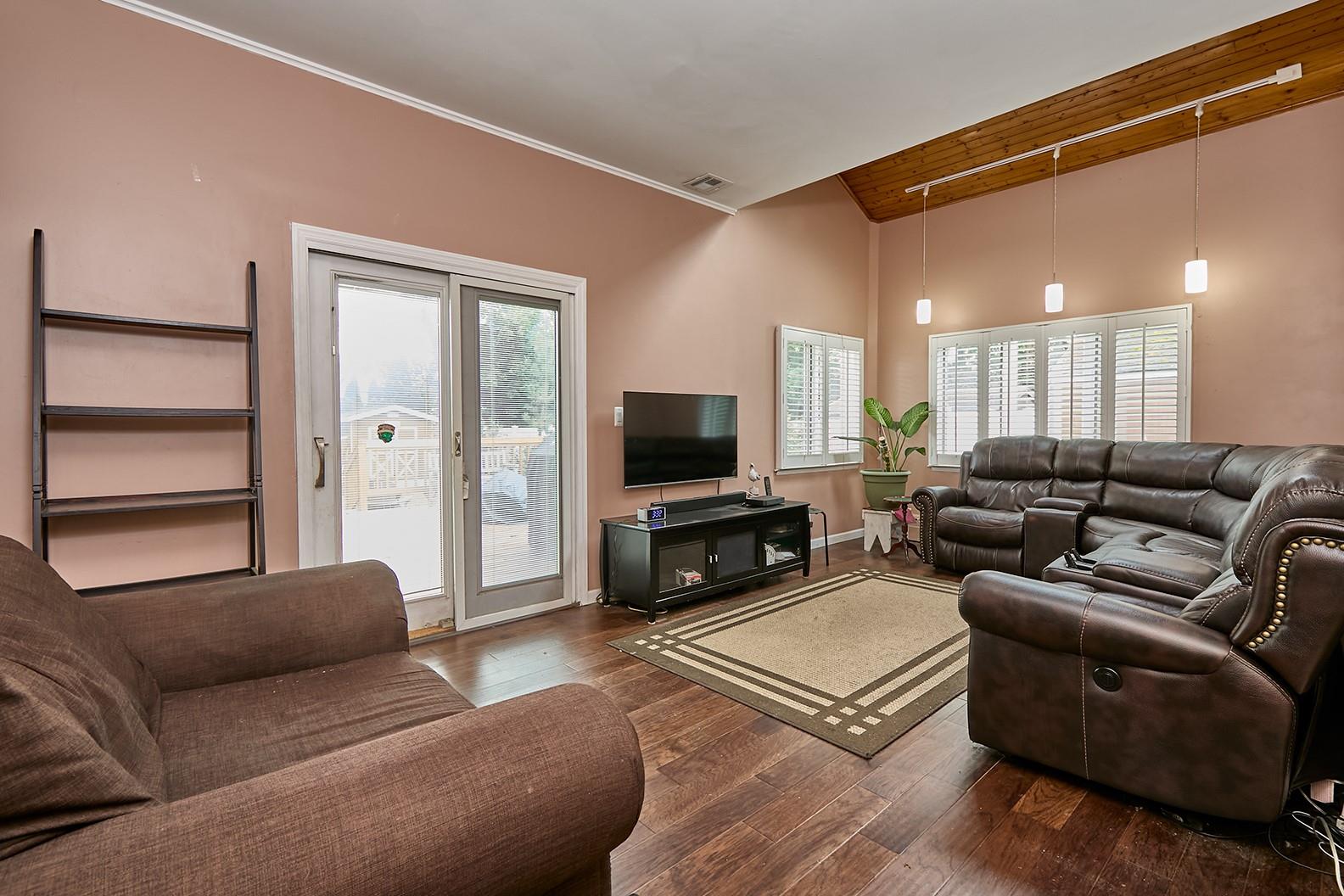 Merrick, New York, 11566, United States, 4 Bedrooms Bedrooms, ,2 BathroomsBathrooms,Residential,For Sale,1923596