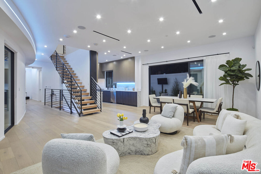 Culver City, California, 90230, United States, 4 Bedrooms Bedrooms, ,7 BathroomsBathrooms,Residential,For Sale,1804248
