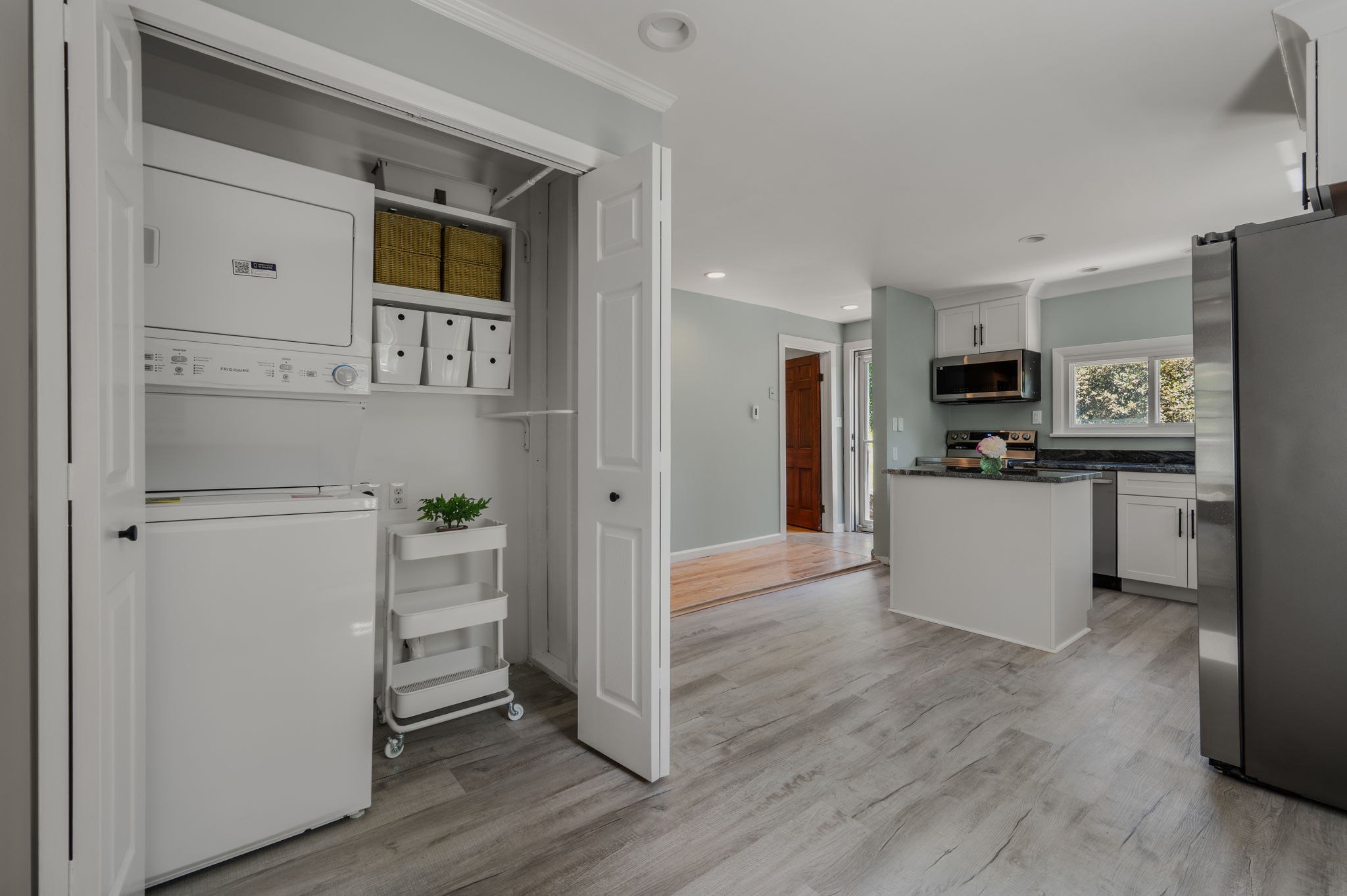  Find privacy and charm in this beautifully updated Waterford home. - 物件實景