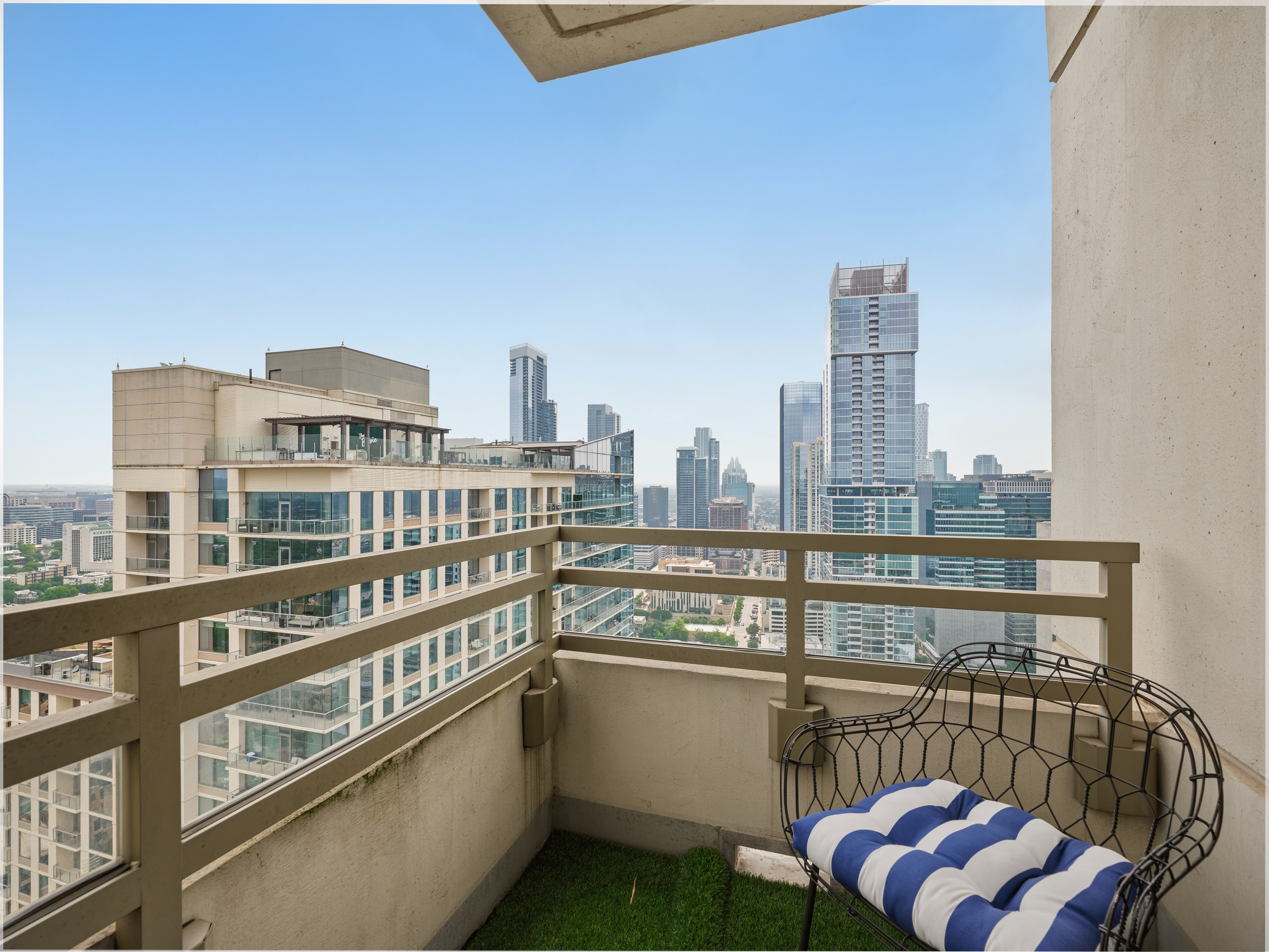  41st-Floor Skyline Living at The Spring - 物件實景